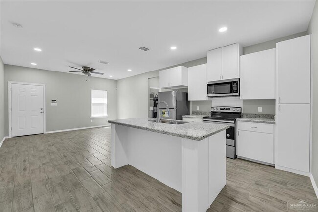 Building Photo - 1500 W Heritage Dr