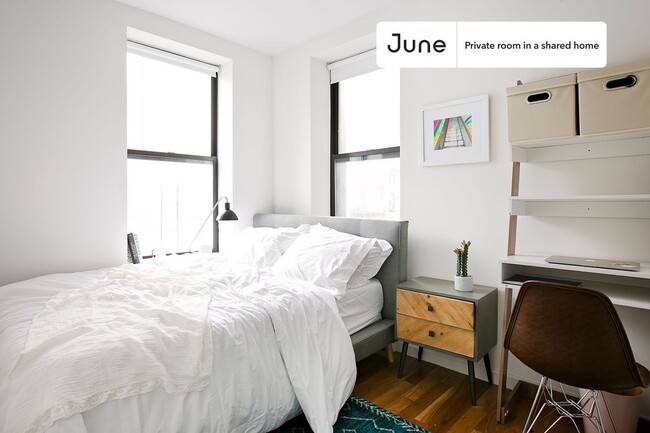 Building Photo - 320 Manhattan Ave