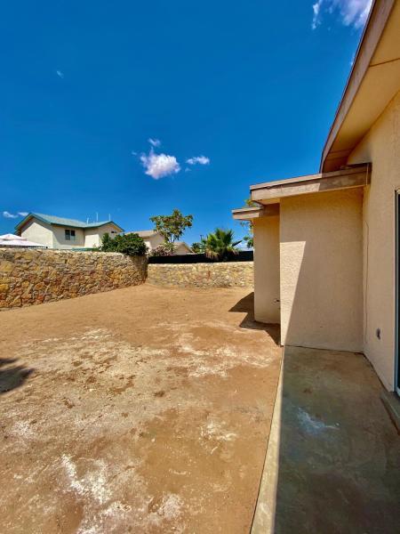 Building Photo - 2253 Tierra De Oro Way