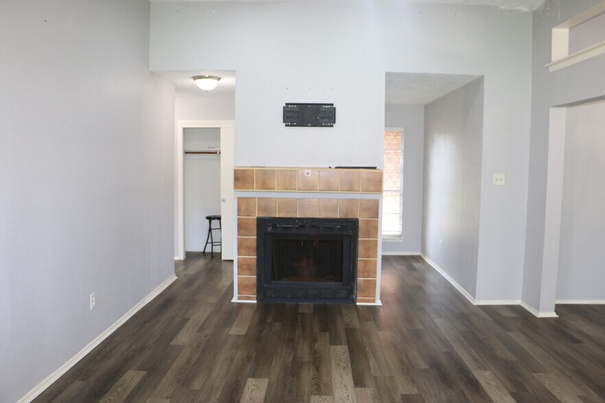 Building Photo - 446 Richvale Ln