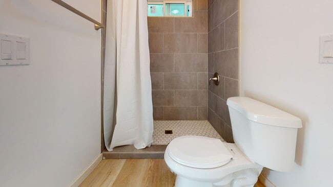 Building Photo - 5231 E Falls View Dr