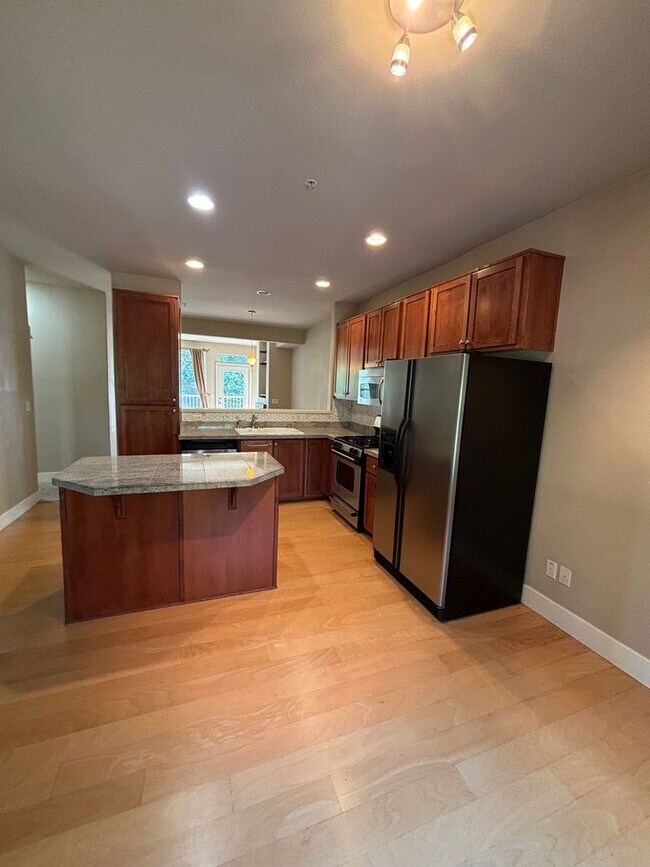 Building Photo - 5cart01