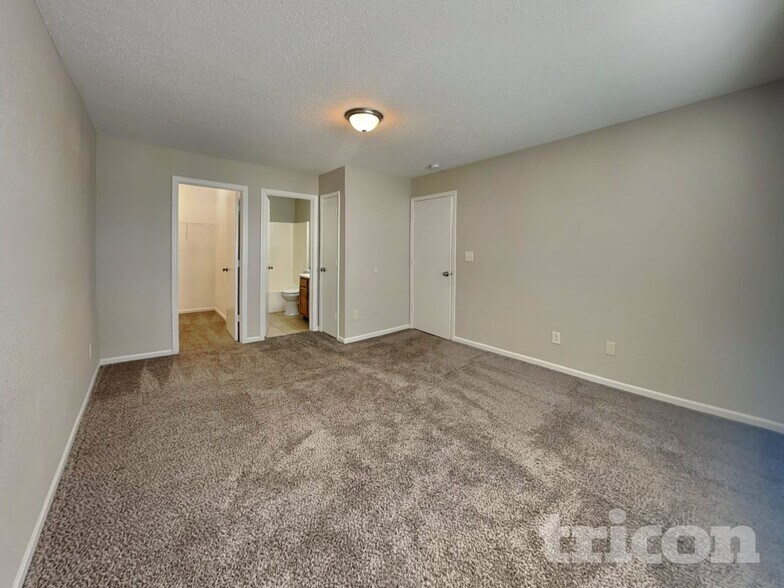 Building Photo - 1726 Farm Meadow Dr