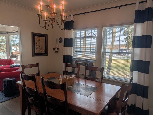 Building Photo - 1415 S Shore Dr