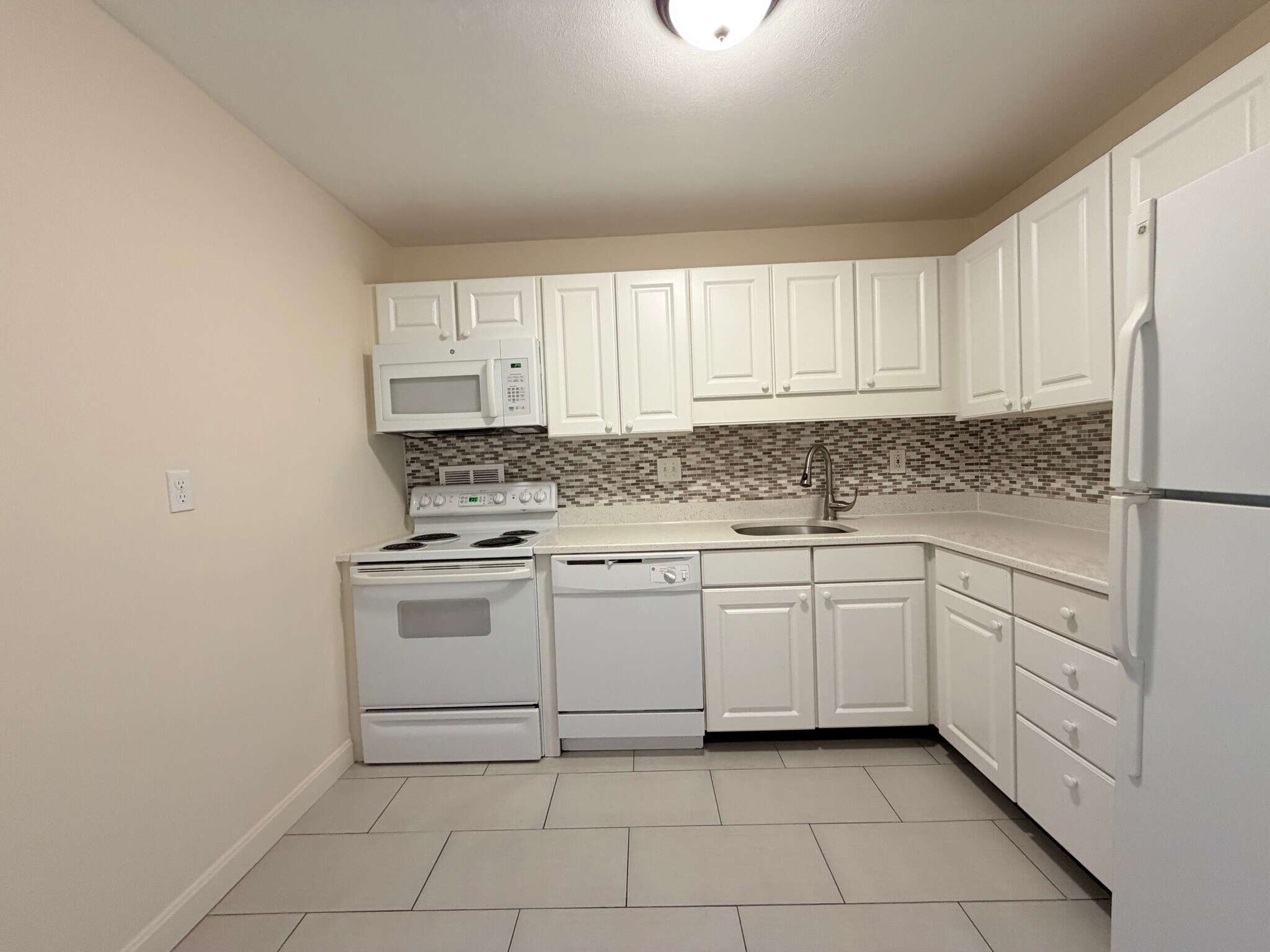 Building Photo - 57 Monmouth St