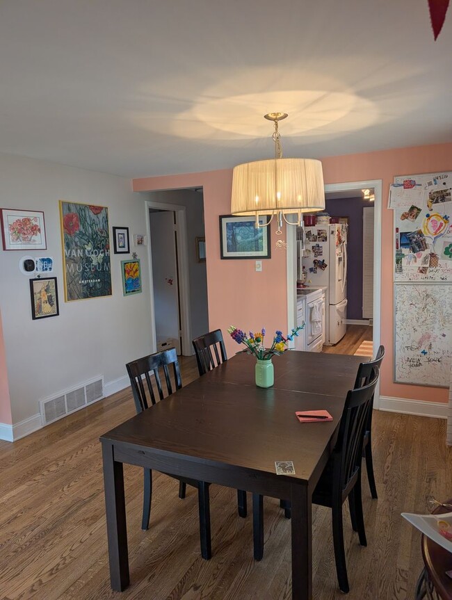 Building Photo - Freshly painted 4 bed 2.5 bath home for rent in Broomfield