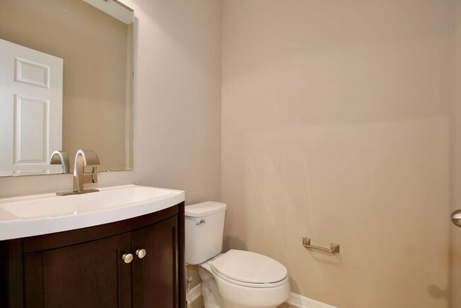 Building Photo - Gorgeous 4/2.5 Spacious Townhome with a Loft Area and a 2 Car Garage in the Desirable Gated Commu...