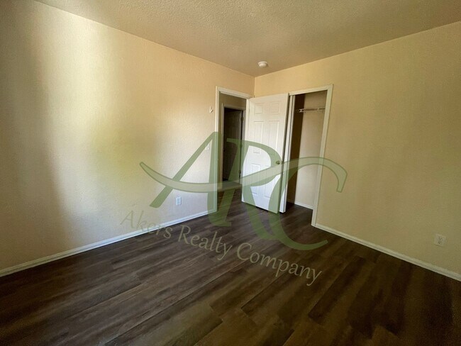 Building Photo - 746 S Legend Ln