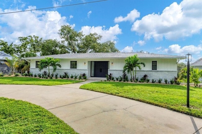 Building Photo - 2460 Whippoorwill Cir