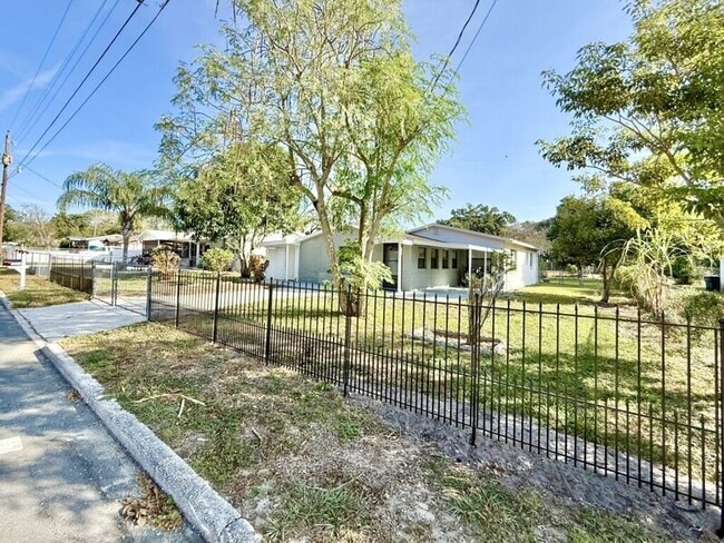 Building Photo - 1221 Jewel Ave