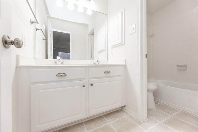 Building Photo - 5026 Bellmead Dr