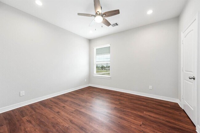 Building Photo - 4014 Mitote Dr