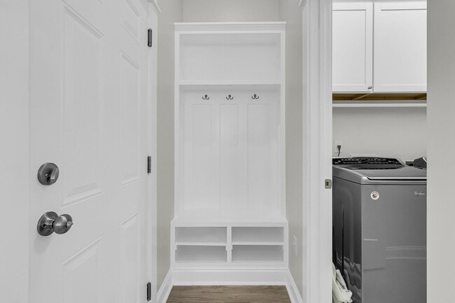 Building Photo - Newly Refreshed Single Story Home in Carol...