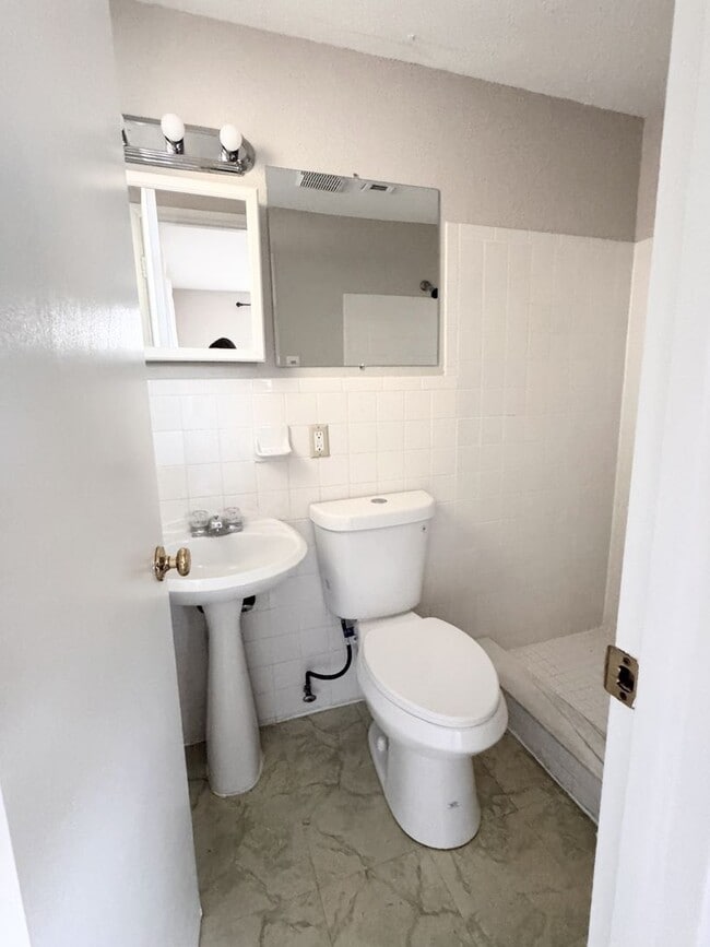 Building Photo - Charming 4-Bedroom Home in Seminole, FL - SECTION 8/HOUSING VOUCHER ACCEPTED!