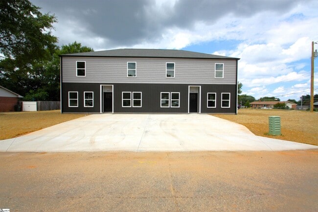 Building Photo - 404 Sierra Rd