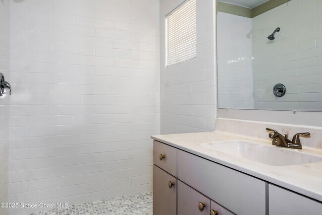 Building Photo - 1510 Glencove Ave NW