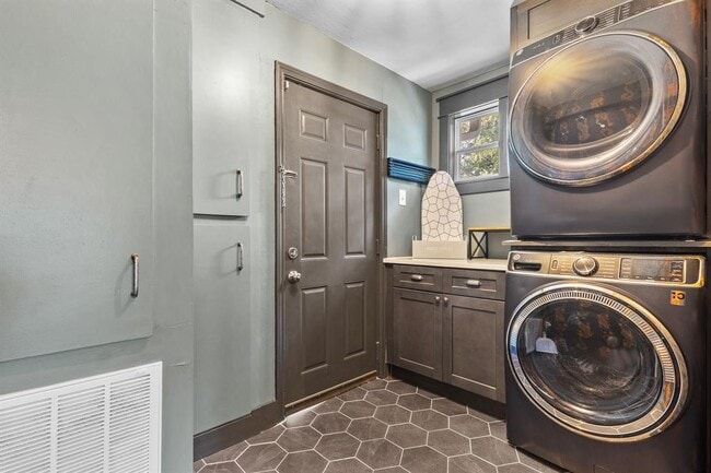 Building Photo - 519 E Ashby Pl