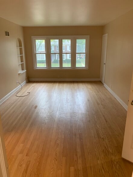 Building Photo - 8012 W North Ave