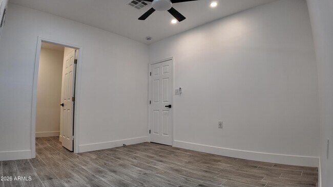 Building Photo - 1109 W Broadway Rd