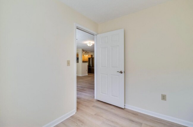 Building Photo - 45512 Westmeath Way