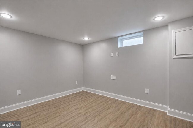 Building Photo - 5839 Benton Heights Ave