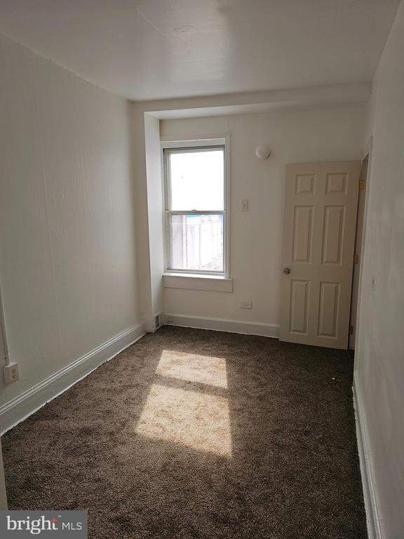 Building Photo - 43 E Silver St