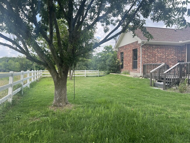 Building Photo - 1661 FM93