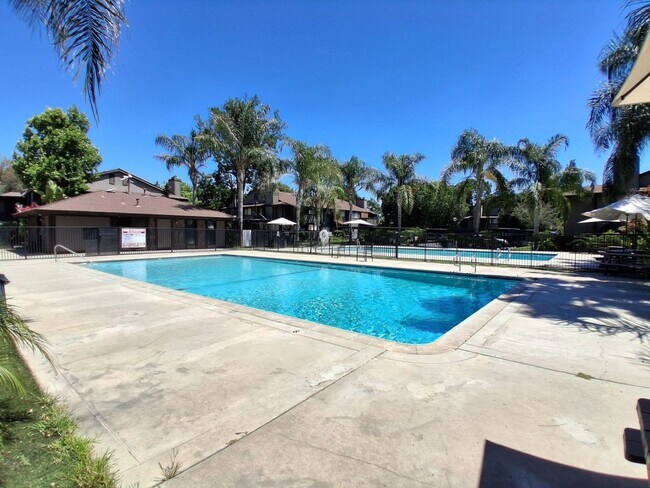 Building Photo - 1190 S Winery Ave