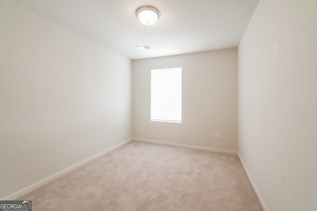 Building Photo - 304 Reedell Way