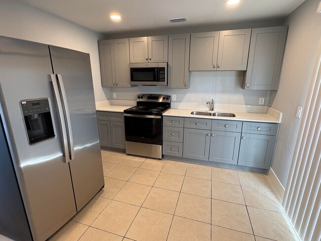 Building Photo - 4593 Coconut Rd