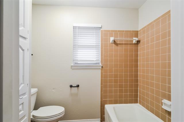 Building Photo - 701 Willow Brook Dr