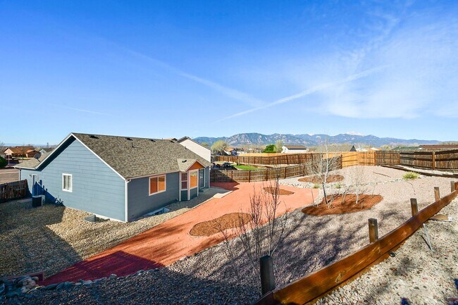 Building Photo - 5540 Almont Ave