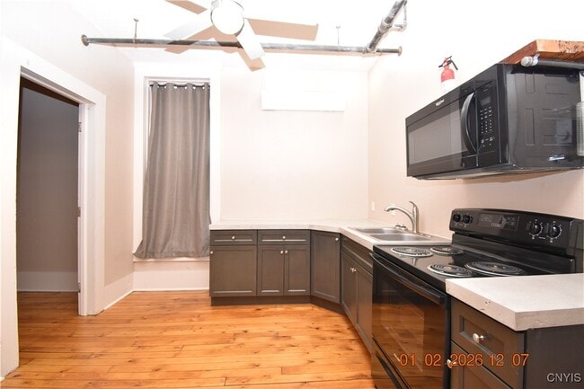 Building Photo - 170 Court St