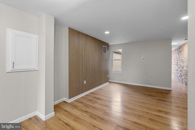Building Photo - 1305 Light St