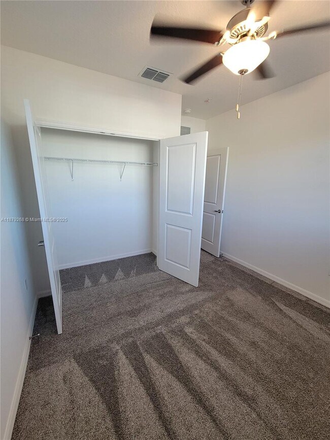 Building Photo - 8271 Tanager Sq
