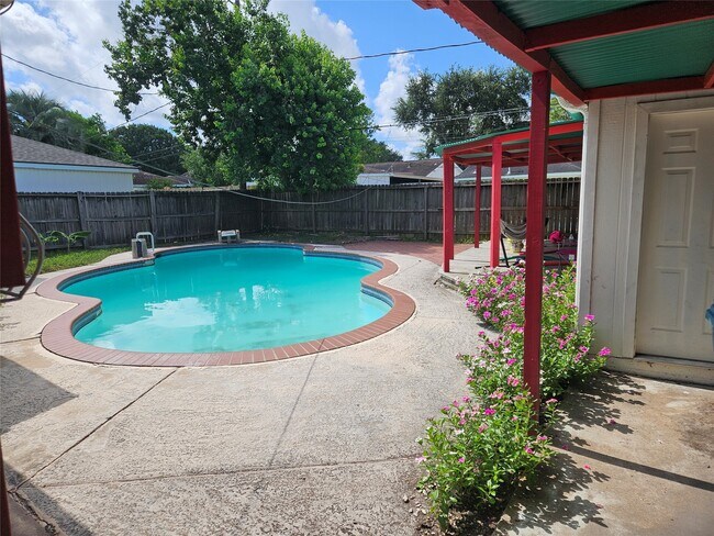 Building Photo - 9231 Stroud Dr