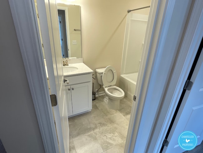 Building Photo - 222 White Oak Ridge Dr