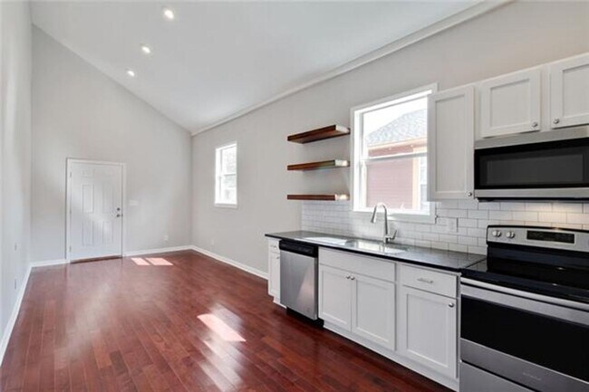 Building Photo - 2534-2536 Lavender St