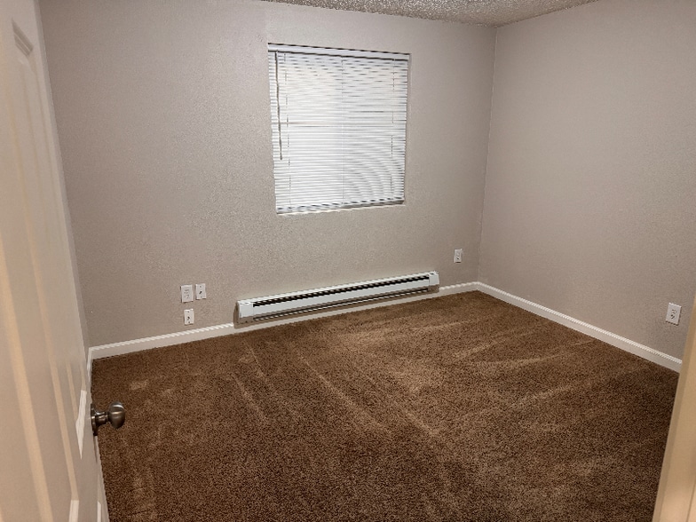 Primary Photo - 2907 E M St