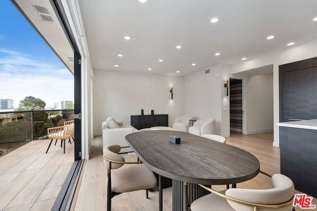 Building Photo - 505 S Barrington Ave