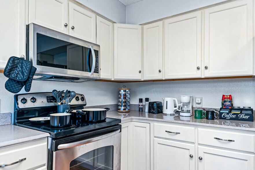 Building Photo - 7224 Fuller Cir