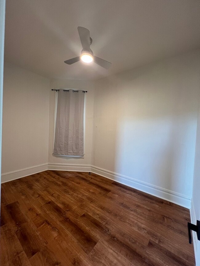 Building Photo - 5032 S Prairie Ave