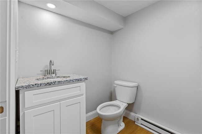 Building Photo - 376 Arnolds Neck Dr