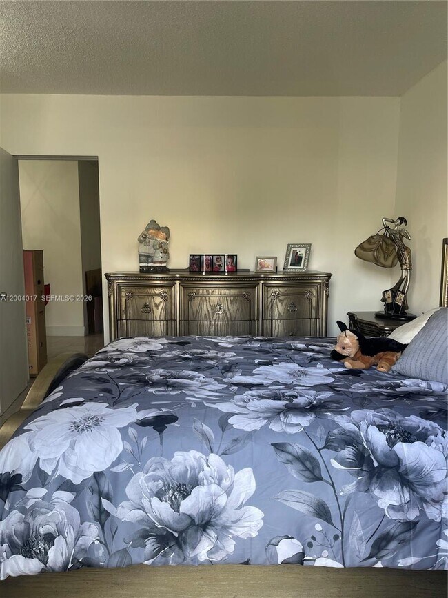 Building Photo - 1255 W 49th Pl