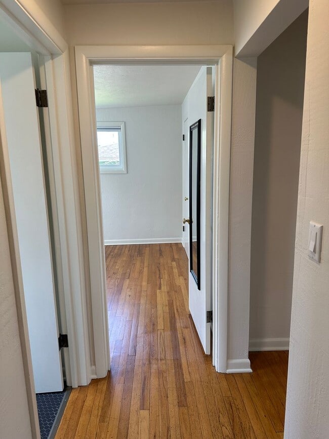 Building Photo - Beautifully updated duplex in South Eugene!