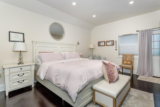 Building Photo - 32 Billings St