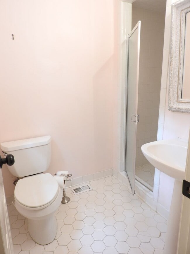 Building Photo - 804 Tulip Poplar Dr