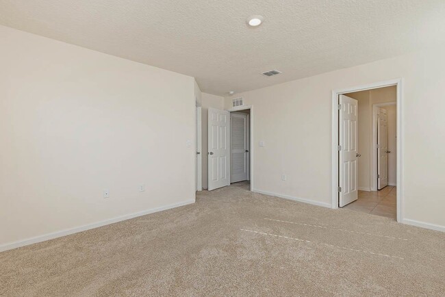 Building Photo - Silver Leaf townhouse w/ Office!