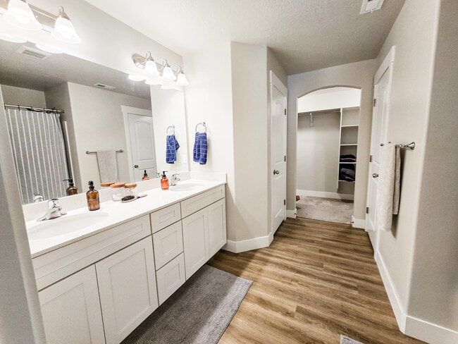 Building Photo - 261 W 490 N