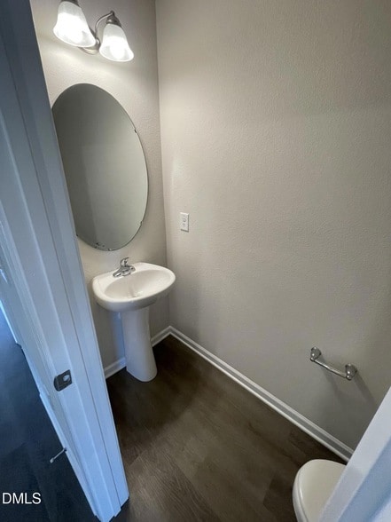 Building Photo - 1102 Peony Ln